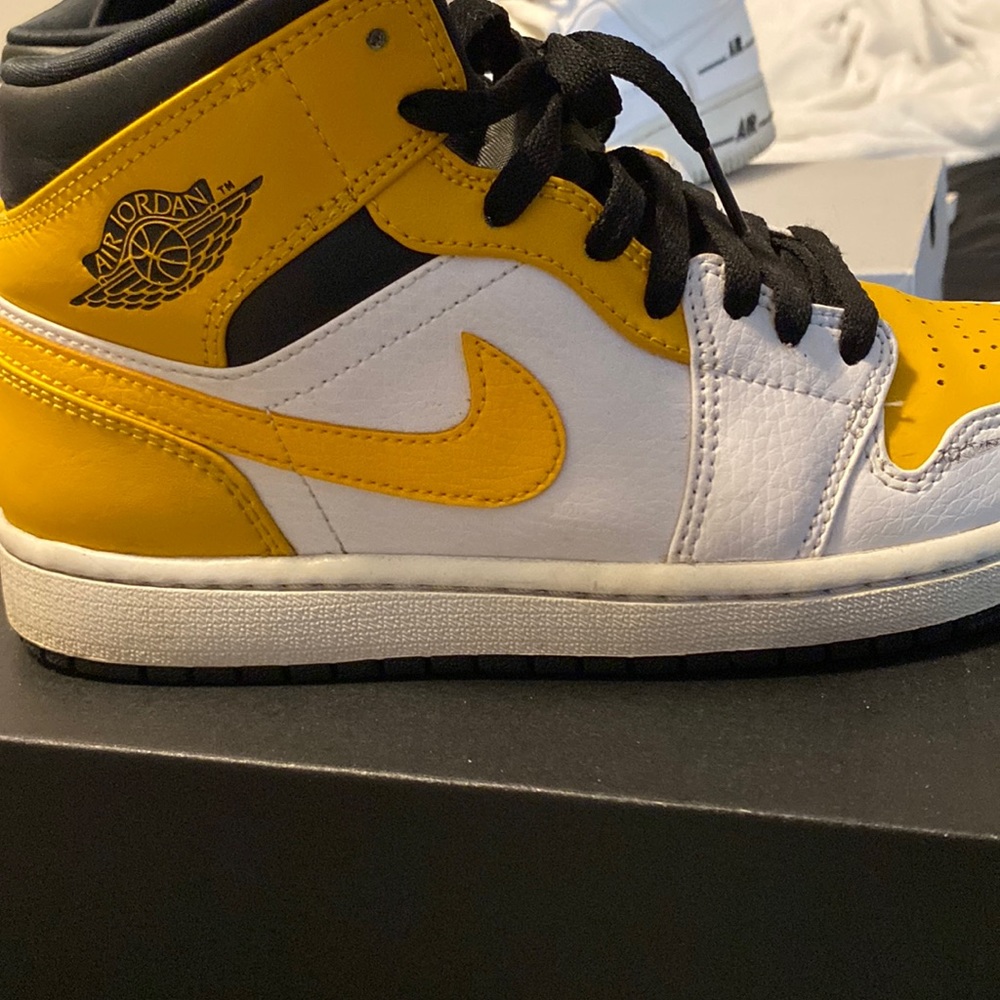 Jordan Athletic Shoes Yellow and White